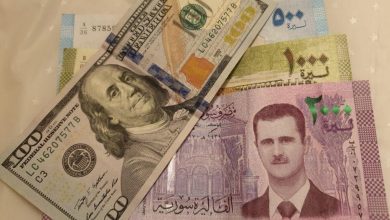 صورة الليرة السورية تستمر بالتراجع أمام العملات الأجنبية.. وارتفاع بأسعار الذهب محليًا وعالميًا